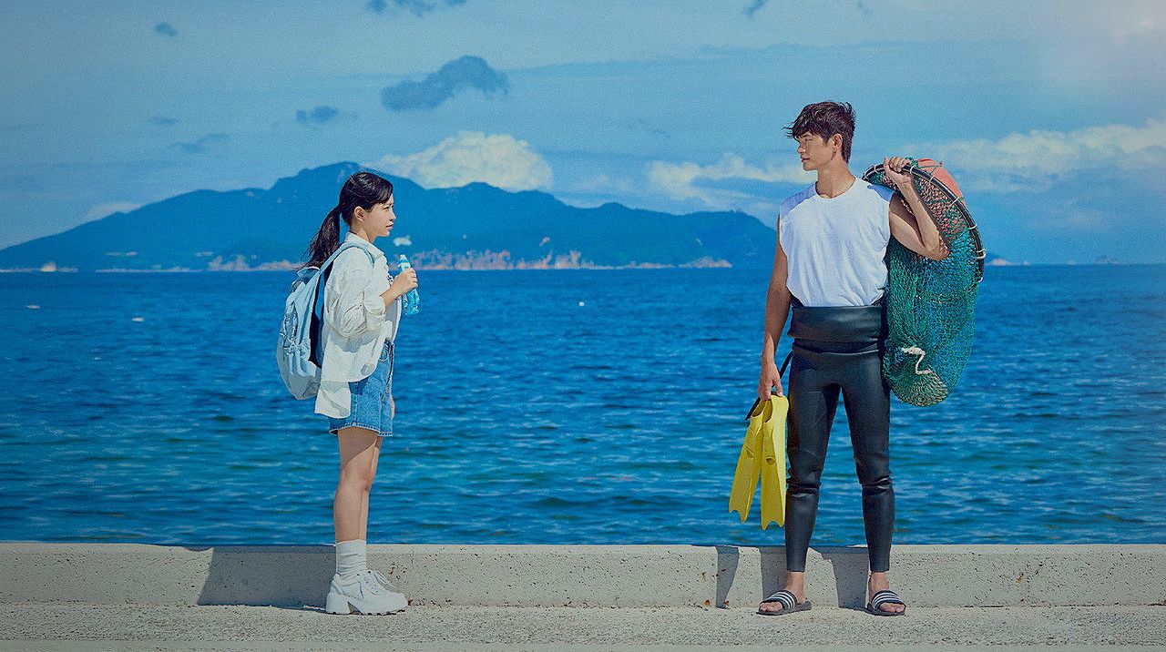 ดำดิ่งสู่หัวใจที่ฟกช้ำ: 'คลื่นสีคราม' ซีรีส์วัยรุ่นที่เยียวยาได้ลึกกว่าทะเล
